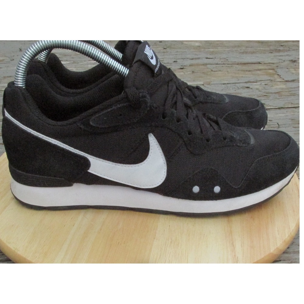 Nike Venture Runner Mens 8.5-9 US Black White CK2944-002 Retro Running Shoes Gym